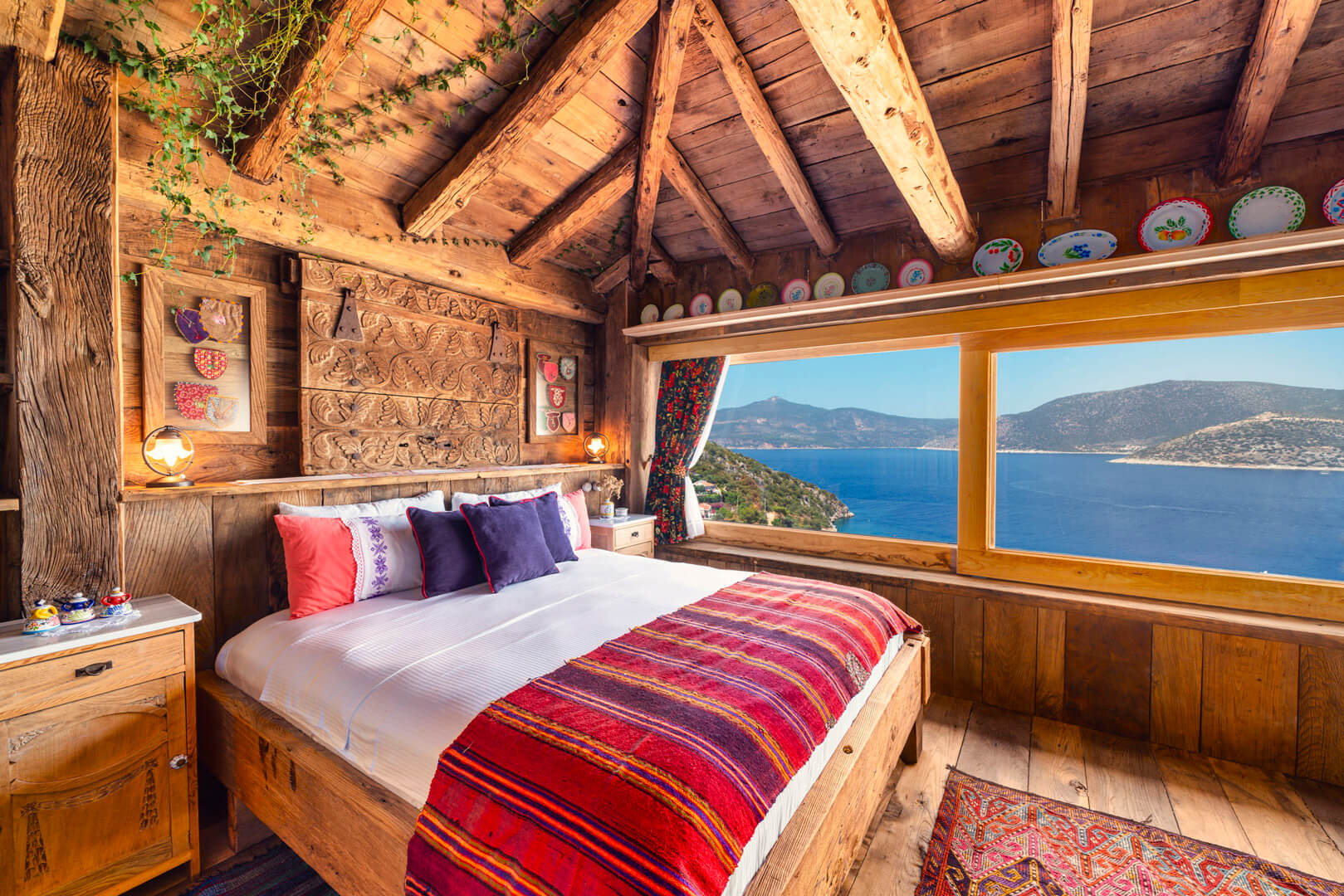 Kamienne zabudowania, ogród botaniczny i widok na morze w Fidanka Hotel w Kalkan